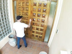 Avsugning, Doggystyle, Fingering, Latina, Rakad, Strippning, Tonåring, Tuttar