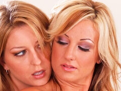 Blondin, Avsugning, Kkm, Milf, Rakad, Stockings, Trekant