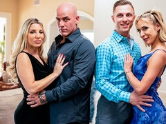 Grosser arsch, Grosser schwanz, Blondine, Blasen, Hundestellung, Flotter vierer, Natürlichen titten, Jungendliche (18+)