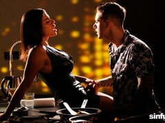 Velika rit, Velik kurac, Velike joške, Fafanje, Rjavolaska, Doggystyle