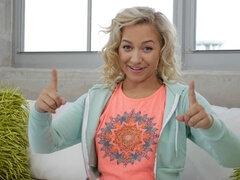 Stor stjärt, Blondin, Avsugning, Handjobb, Onani, Milf, Tatuering, Tuttar