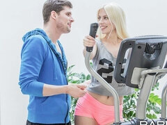 Iso perse, Iso kulli, Blondi, Suihinotto, Takaapäin, Luonnolliset tissit, Teini, Tissit