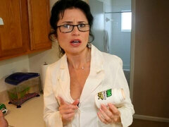 Bundão, Boquete, Punheta, Cozinha, Lambendo, Masturbação, Mãe gostosa, Secretárioa