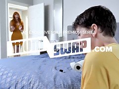 Grosse titten, Blondine, Sperma im mund, Aufs gesicht abspritzen, Lecken, Milf, Stiefmutter, Flotter dreier