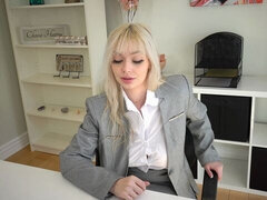 Amatéri, Veľký zadok, Blondína, Prstovanie, Masturbácia, Kancelária, Sólo, Stripping