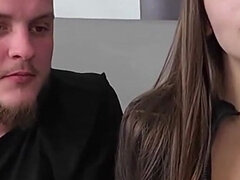 Tyłek, Duży tyłek, Obciąganie, Brunetka, Para, Wytrysk do ust, Spanking, Tatuaż