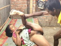 18 ans, Anal, Tante, Salle de bains, Bisexuelle, Première fois, Femme au foyer, Indienne