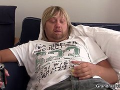 Sucer une bite, Femme couguar, Gorge profonde, Mature, Mère que j'aimerais baiser, Maman, Réalité, Plan cul à trois