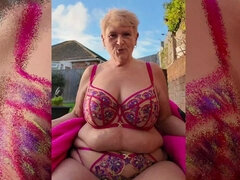 Amatør, Store smukke kvinder, Britisk, Lingerie, Naturlige bryster, Udendørs, Hænge patter, Solo