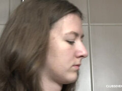 Brunette, Europærer, Onani, Barberet, Bad, Solo, Bryster, Våd