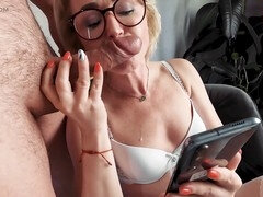 Enthousiasteling, Grote lul, Pijpbeurt, Brillen, Man, Moeder die ik wil neuken, Zuigen, Vrouw