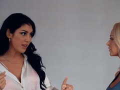 Stor stjärt, Stora tuttar, Fingering, Kysser, Lesbisk, Massage, Fitta, Våt