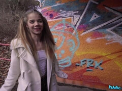 Blondine, Pik sutte, Langt ned i halsen, Europærer, Komme på ansigtet, Pov, Offentlig, Bryster