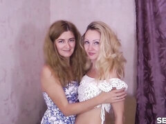 Capellona, Baciando, Leccata, Lingerie, Masturbazione, Rasata, Strippaggio, Tette