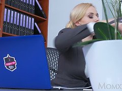 Schönheit, Blondine, Blasen, Geile alte tussi, Milf, Mutti, Schreiend, Stiefmutter