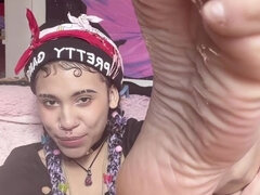 18 ans, Amateur, Fétiche des pieds, Fille latino, Solo, Adolescente