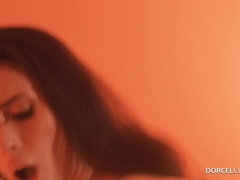 Brunetka, Striekanie semena, Na psíka, Prstovanie, Zející, Hardcore, Pička, Dráždenie