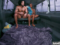 Enthousiasteling, Grote mammen, Blond, Autobus, Rondborstig, Sperma shot, Zwart, Tatoeage