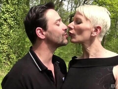 In den arsch, Blondine, Blasen, Hundestellung, Fingern, Hardcore, Im freien, Titten