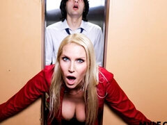 Grote kont, Grote lul, Grote mammen, Blond, Pijpbeurt, Hondjeshouding, Moeder die ik wil neuken