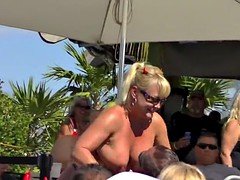 Érett feleség, Medence, Nyilvános, Swingers