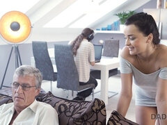 18 éves, Amatőr, Cumizás, Gesztenyebarna, Cseh, Hd, Filigrán alkatú, Tini