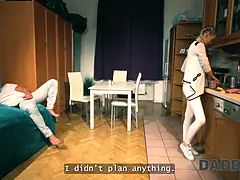 Blondine, Betrug, Papi, Freundin, Hd, Küche, Schreiend, Titten