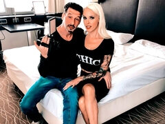 Stor stjärt, Stor kuk, Stora tuttar, Blondin, Avsugning, Doggystyle, Flexibel, Tatuering