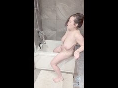 Bagno, Lingerie, Masturbazione, Mamma che vorrei scoparmi, Orgasmo, Toilette, Giochi