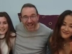 Enthousiasteling, Aziatisch, Pijpbeurt, Classisch, Sperma in gezicht, Realiteit, Trio, Oud