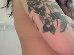 Amatør, Brunette, Milf, Alene, Tattovering, Pupper