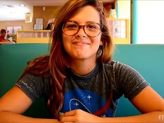 Anal, Bailar, Masaje, Masturbación, Orgasmo, Público, Solo, Juguetes