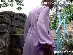 Gode, Mamie, Talons, Masturbation, De plein air, Rasée, Jarretelles, Jouets