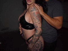 Rumpe til munn, Stor rumpe, Stor kukk, Brunette, Fingring, Gotisk, Tattovering, Hore