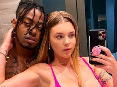 Bundão, Negroa, Boquete, Transar de quatro, Punheta, Interracial, Mãe gostosa, Tatuagem