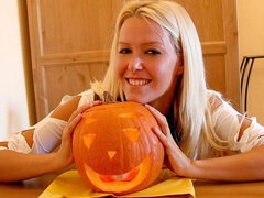 Blondine, Påklædt sex, Nøgen