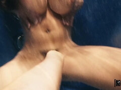 Chica, Tetas grandes, Tetona, Lesbiana, Tetas naturales, Piscina, Tetas, Mojado