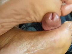 Redbone backseat wid cumshot solejob