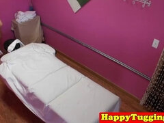 Asiatique, Homme nu et filles habillées, Branlette thaïlandaise, Hd, Massage, Fils