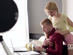 Blondýna, Stříkání spermatu, Na obličej, Hd, Různé pohledy, Tetování, Kozičky