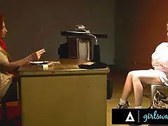 Store pupper, Dominerende kvinne, Fingring, Raseblandet, Lesbisk, Slikking, Milf, Fitte