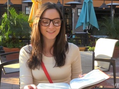 Tæt på, Ekstrem, Hæle, Onani, Orgasme, Offentlig, Solo, Oppe i nederdel