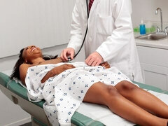 Cul, Noire, Sucer une bite, Brunette brune, Médecin, En levrette, Branlette thaïlandaise, Interracial