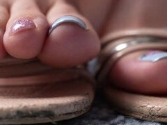Giantess Feet Are in Tiny City! Will the Tiny Disappear?
