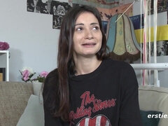 Amatør, Brunette, Give finger, Tysk, Onani, Solo, Legetøj