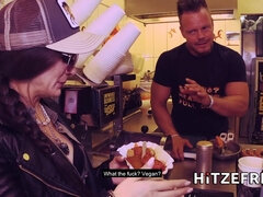 King Of Curry-sausages - With Or Without Intestines? - Hitzefrei