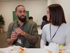 Grosse bite, Gros seins, Sucer une bite, Tir de sperme, Hard, Hd, Réalité