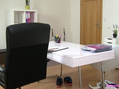 Amatør, Kukk suging, Bløtkake, Bakfra, Føtter, Fetisj, Slikking, Kontor