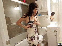 Blasen, Braunhaarige, Geschnappt, Spermaladung, Mutti, Zierlich, Stiefmutter