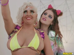 Brunett, Hårig, Kysser, Lesbisk, Slick, Milf, Fitta, Tonåring